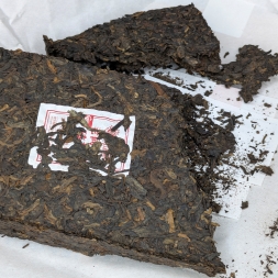 Шу Пуэр &amp;quot;Лао Тун Чжи&amp;quot; 9988 (2023 г.) - 250 гр.