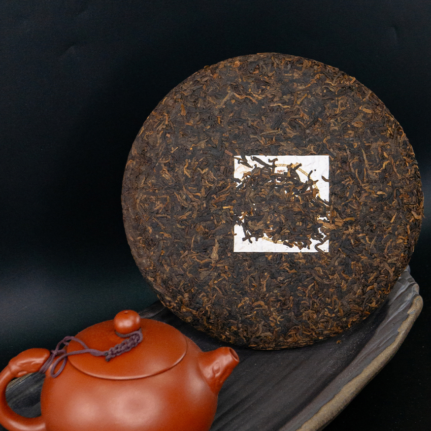 Шу Пуэр &amp;quot;Красный Бык&amp;quot; - блин 357 гр.