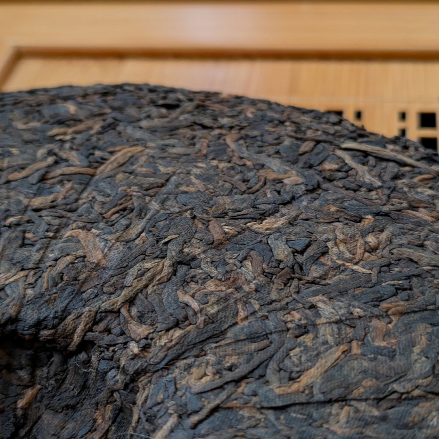 Шу Пуэр &amp;quot;Му Е Чунь 001&amp;quot; 2022 г. (400 гр.) - древесное вино из Мэнгку