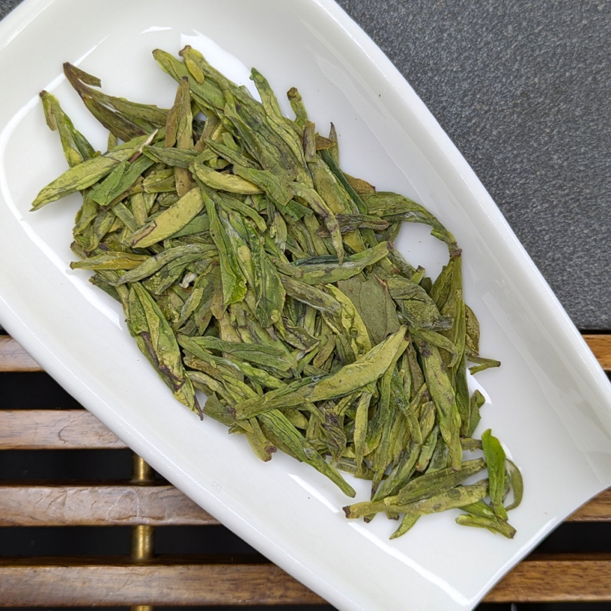 Лун Цзин Хуан Фэй Я - 2025