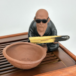 Дедуля в очках (чёрный халат)