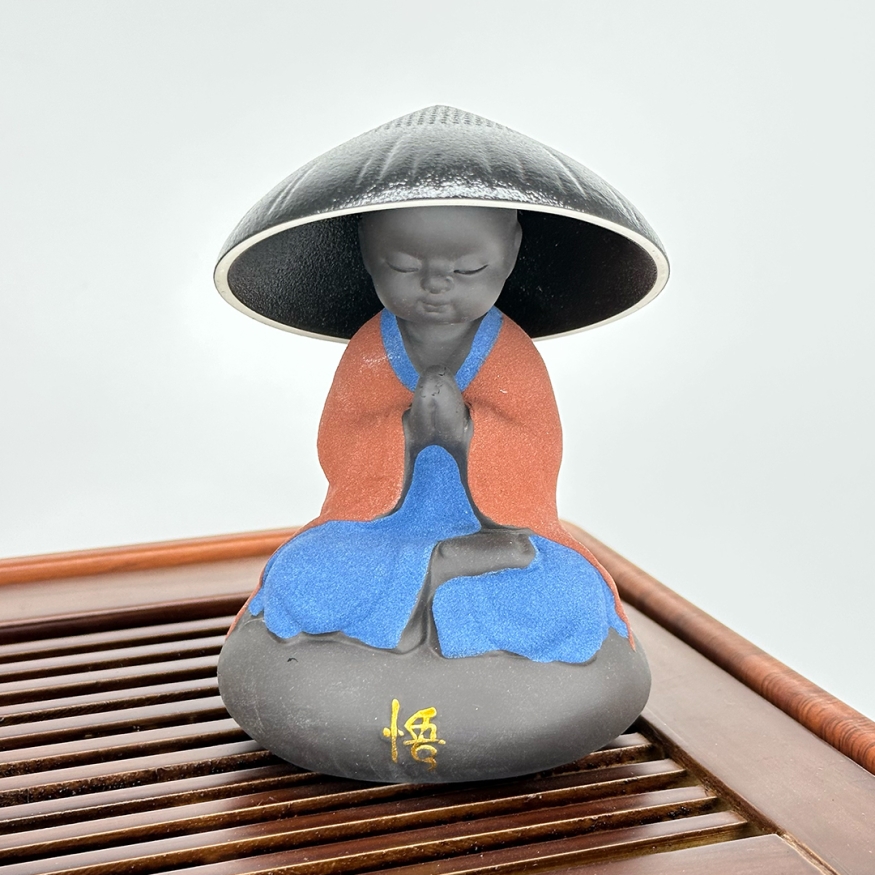 Маленький Будда с ситом (сидит)