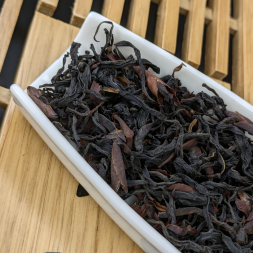 Е Шэн Шай Хун Цзы Я Гу Шу